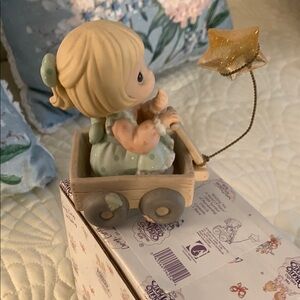 Cream and Gold Decor Accent Figurine. “Wishing You a World Of Peace. W/box